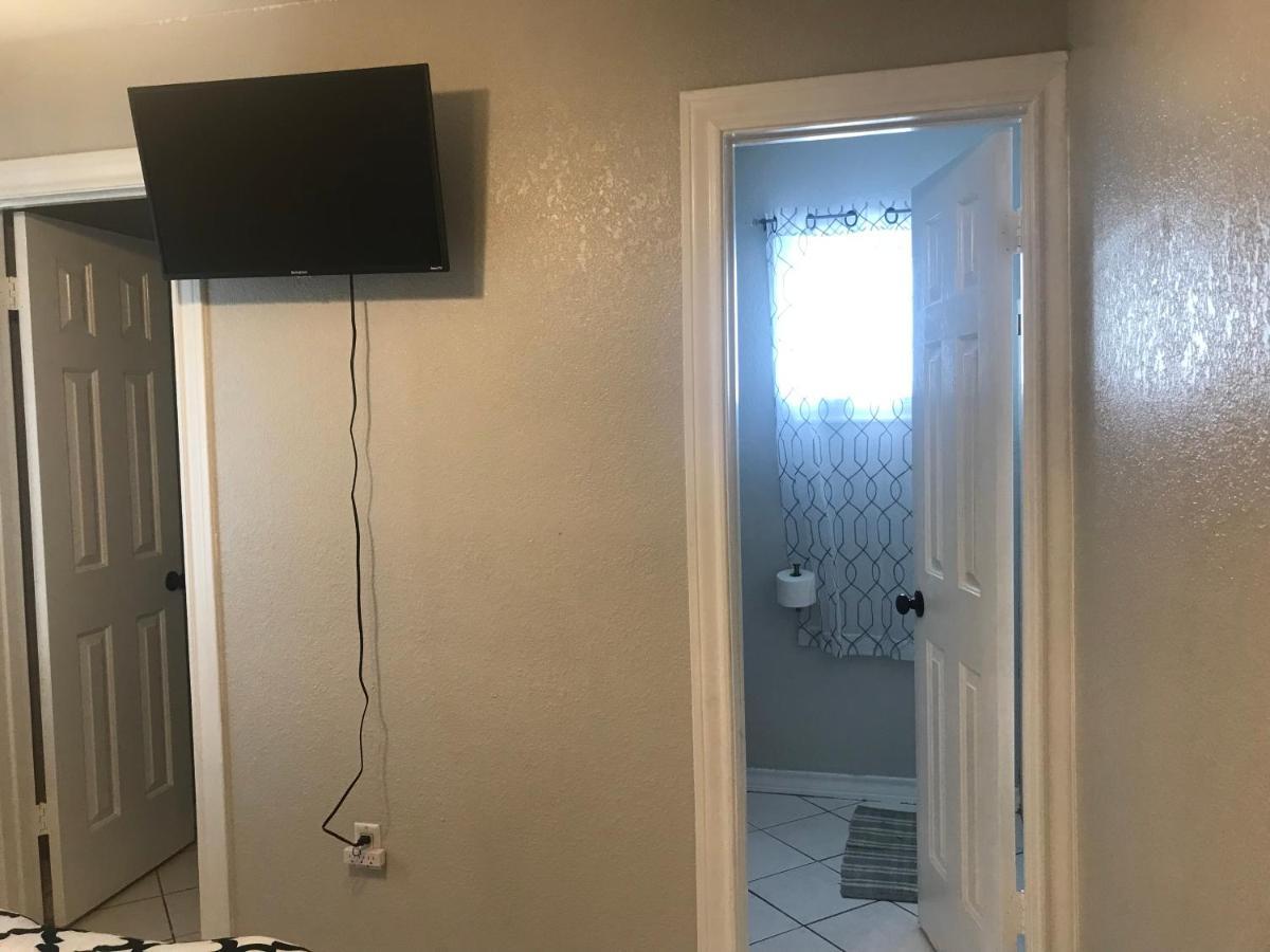 Cheerful 4 Bedroom Home With Pool And Bbq Area With 5Th Bedroom Option Brownsville Exterior photo