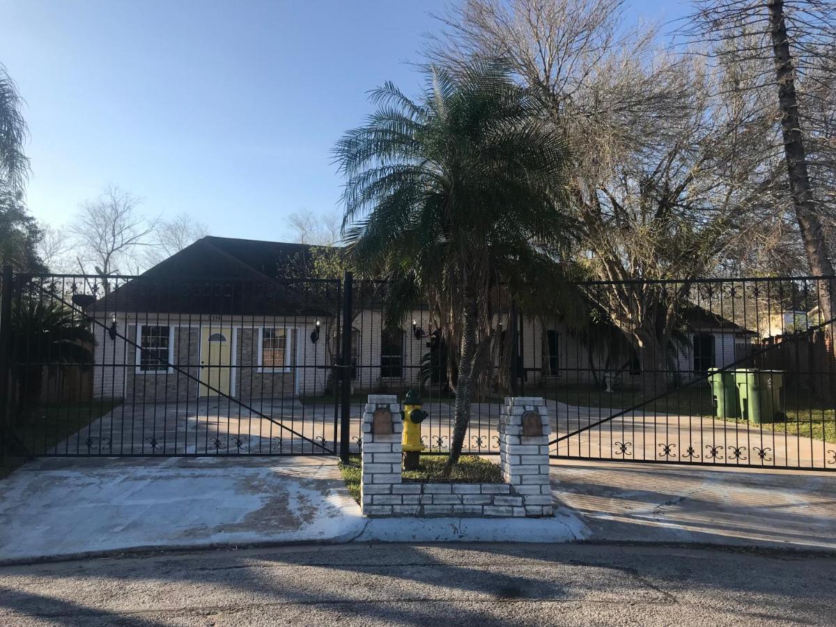 Cheerful 4 Bedroom Home With Pool And Bbq Area With 5Th Bedroom Option Brownsville Exterior photo