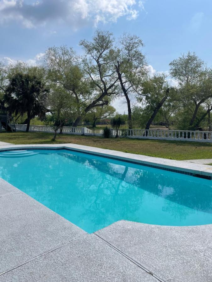 Cheerful 4 Bedroom Home With Pool And Bbq Area With 5Th Bedroom Option Brownsville Exterior photo